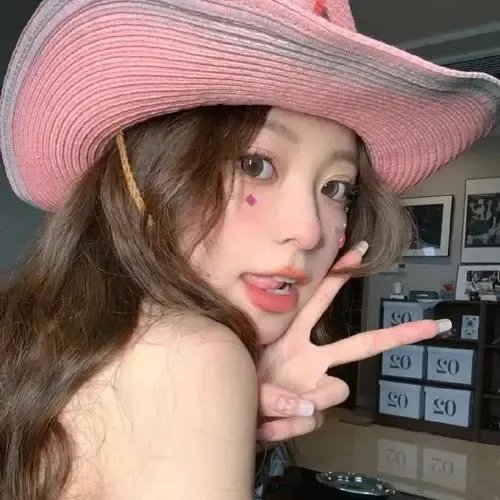 一线女星深夜密会神秘女子，公司火速否认，短时间内持续发酵